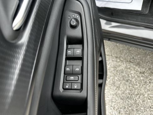 Used 2025 Jeep Grand Cherokee L Altitude AWD/4WD image 9