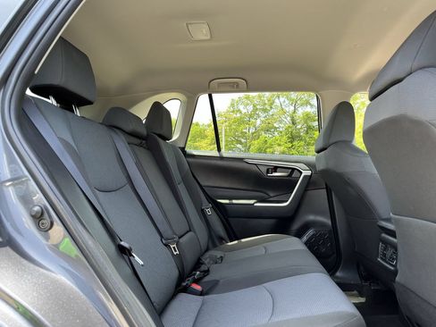Used 2025 Toyota RAV4 XLE FWD image 27
