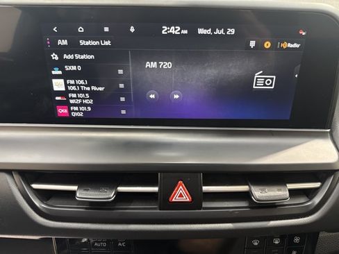 Certified 2024 Kia Seltos EX FWD image 32