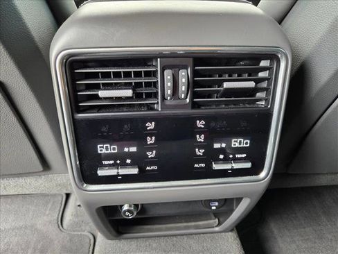 Used 2023 Porsche Cayenne AWD/4WD image 19
