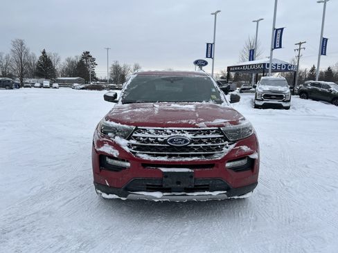 Used 2020 Ford Explorer XLT w/ Equipment Group 202A image 9