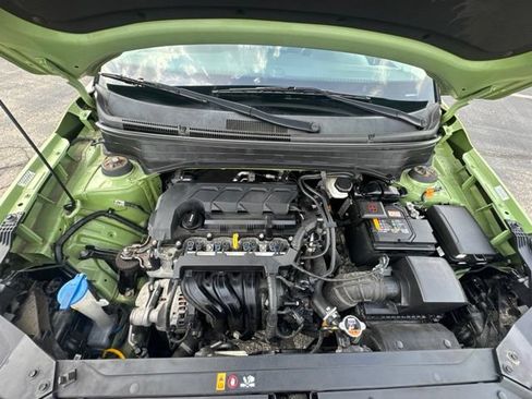 Used 2022 Hyundai Venue SEL FWD image 8