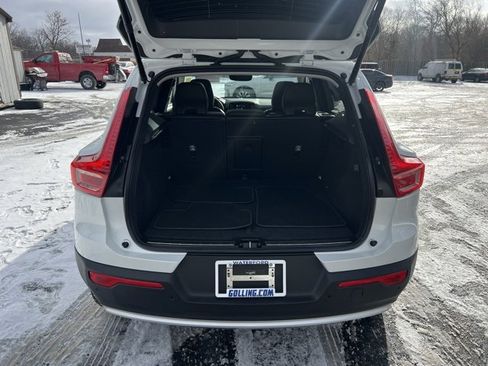 Used 2025 Volvo XC40 B5 Plus image 30