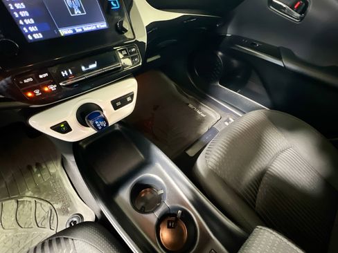 Used 2016 Toyota Prius Two image 25