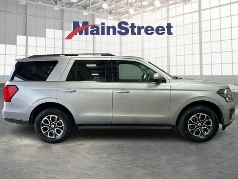 Used 2024 Ford Expedition XLT image 6