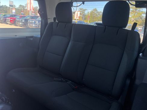 Used 2018 Jeep Wrangler Sport S image 21