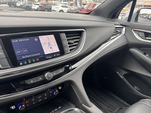 Used 2023 Buick Enclave Avenir image 23