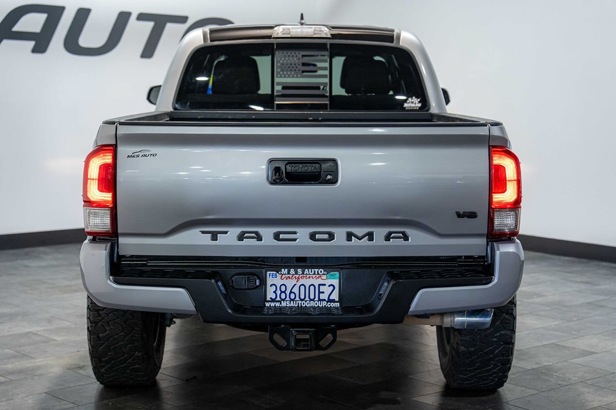 Used 2017 Toyota Tacoma TRD Sport w/ Tow Package AWD/4WD image 5