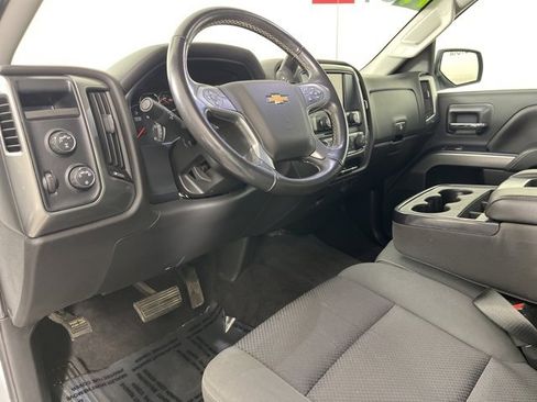 Used 2019 Chevrolet Silverado 1500 LT image 2