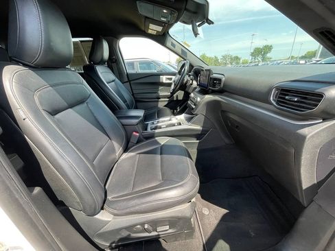 Used 2020 Ford Explorer XLT w/ Equipment Group 202A AWD/4WD image 28
