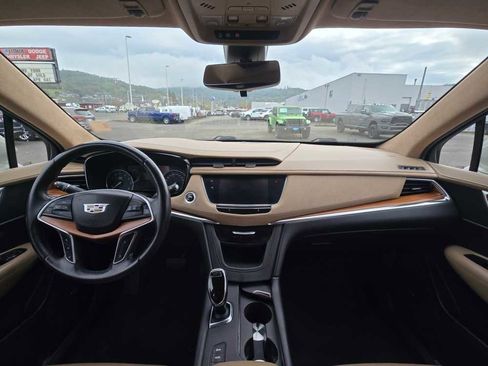Used 2017 Cadillac XT5 Platinum w/ Driver Assist Package image 15