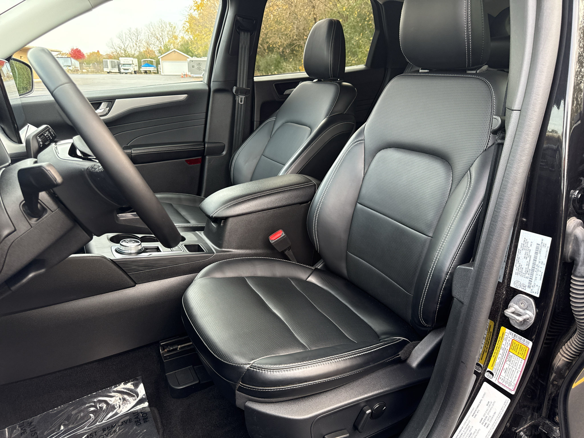 Used 2025 Ford Escape Platinum AWD/4WD image 38
