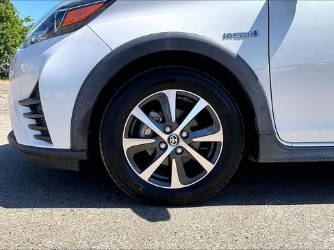 Used 2018 Toyota Prius C One w/ Carpet Mat Package FWD image 12