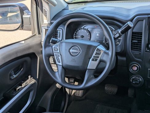Used 2024 Nissan Titan SV image 16
