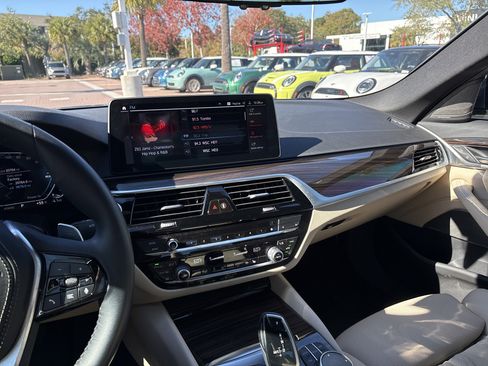 Certified 2023 BMW 530e xDrive w/ Premium Package image 30