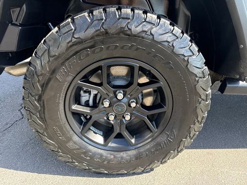 Used 2024 Jeep Wrangler Unlimited AWD/4WD image 11