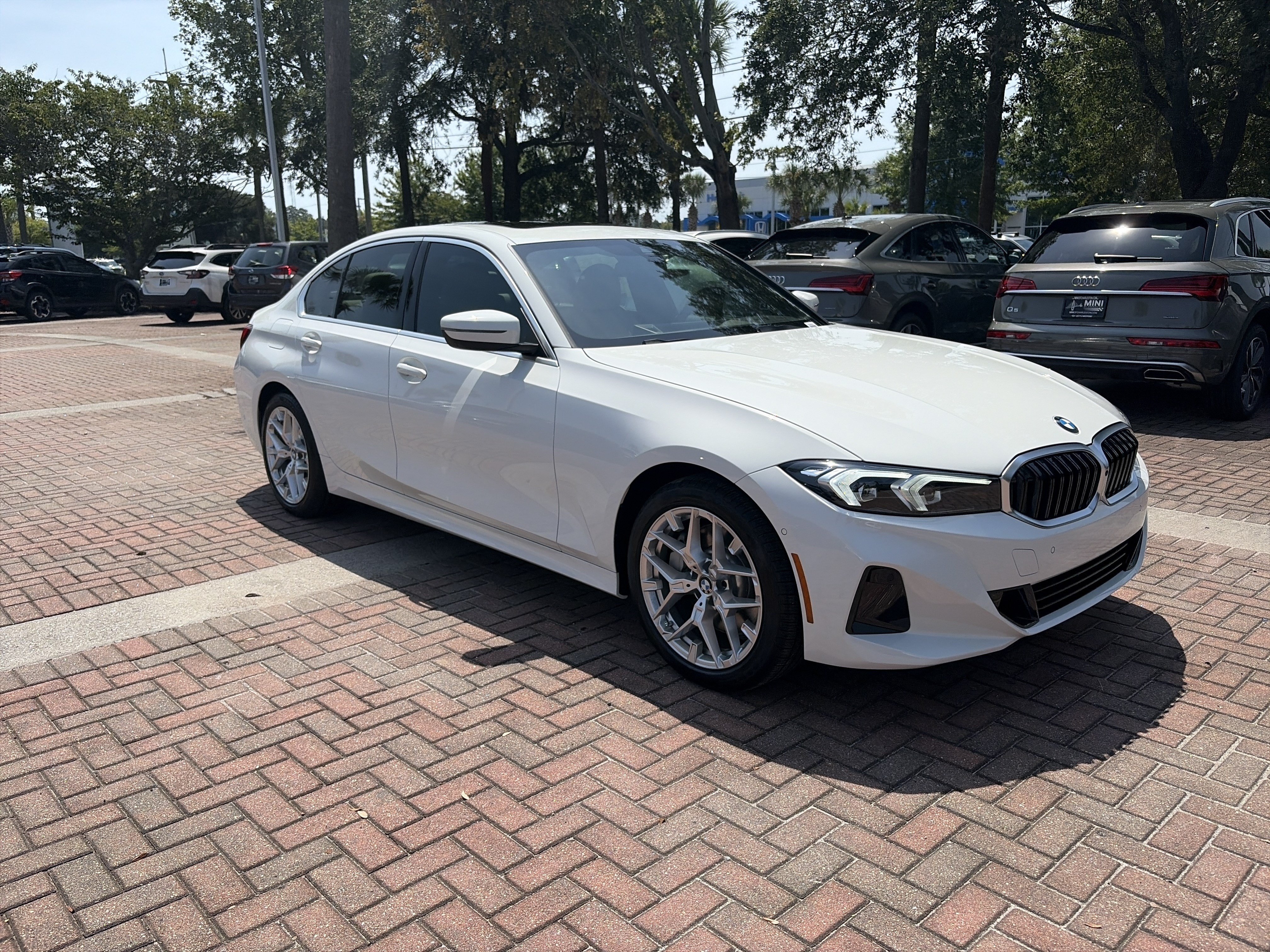 Used 2026 BMW 330i Sedan w/ Premium Package RWD image 2