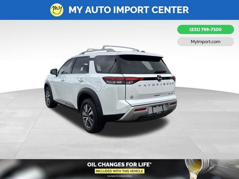 Used 2025 Nissan Pathfinder SL AWD/4WD image 5