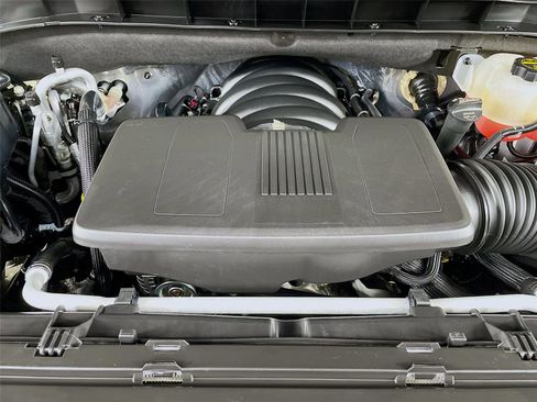 Used 2025 Chevrolet Suburban LT w/ Comfort Package image 36