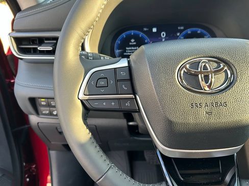 Used 2026 Toyota Highlander Limited AWD/4WD image 17