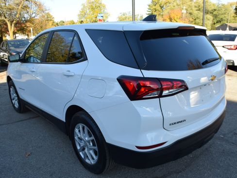Used 2023 Chevrolet Equinox LS w/ LS Convenience Package image 9