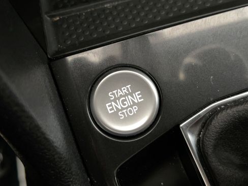 Used 2024 Volkswagen Tiguan SE image 36