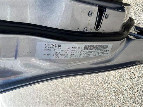 Used 2019 Jeep Cherokee Limited w/ Luxury Group image 36