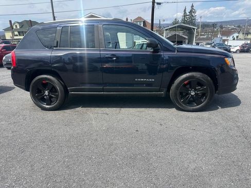 Used 2011 Jeep Compass Latitude AWD/4WD image 3