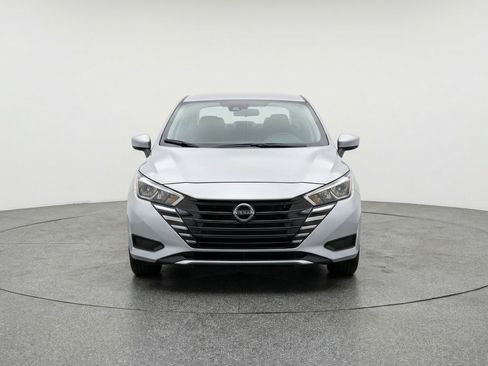 Used 2025 Nissan Versa SV image 2