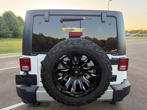 Used 2017 Jeep Wrangler Unlimited Sahara w/ Connectivity Group AWD/4WD image 8