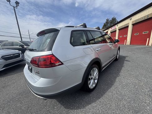 Used 2017 Volkswagen Golf Alltrack SE AWD/4WD image 8