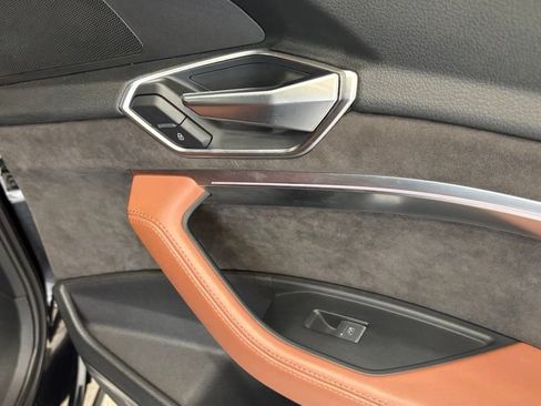 Used 2019 Audi e-tron Prestige AWD/4WD image 28