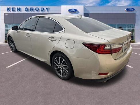 Used 2017 Lexus ES 350 w/ Navigation System Package FWD image 4