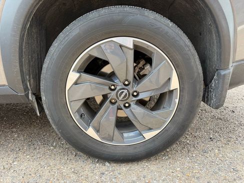 Used 2024 Nissan Rogue SV FWD image 14