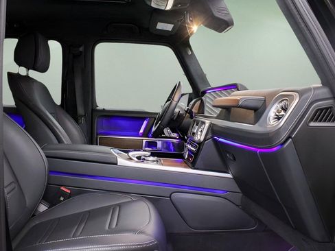 Used 2024 Mercedes-Benz G 550 image 2