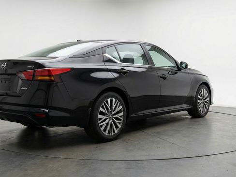 Used 2025 Nissan Altima 2.5 SV FWD image 9