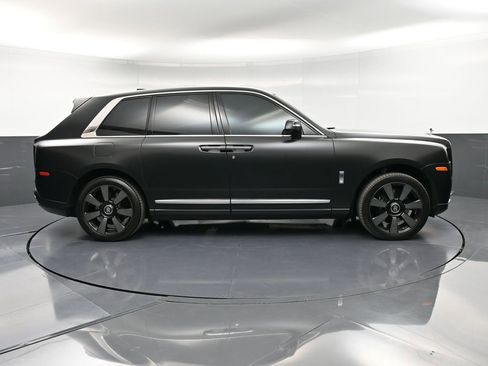 Used 2023 Rolls-Royce Cullinan w/ Technology Package image 9