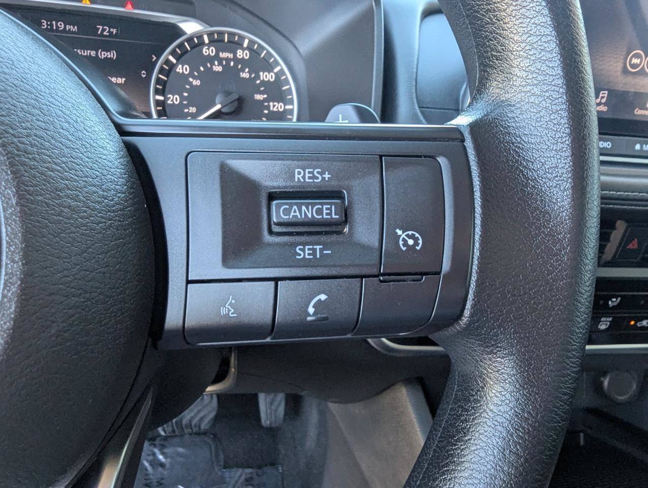 Used 2023 Nissan Rogue S AWD/4WD image 14