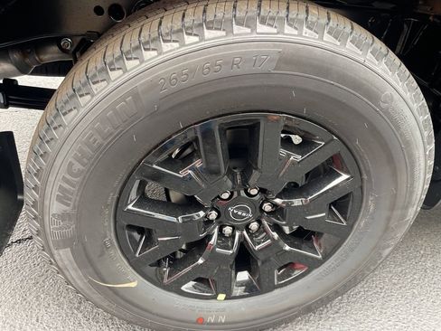 Used 2026 Nissan Frontier SV w/ SV Convenience Package image 12