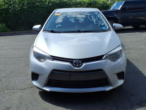 Used 2015 Toyota Corolla LE FWD image 2