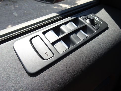 Used 2023 Land Rover Discovery Sport SE image 33