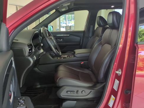 Used 2025 Honda Pilot Black Edition image 12