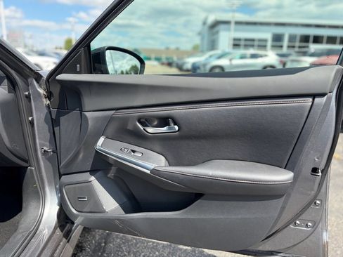 Used 2023 Nissan Sentra SR w/ SR Premium Package FWD image 15