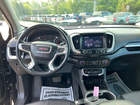 Used 2024 GMC Terrain SLT image 13
