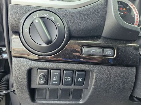 Used 2019 Nissan Titan SV w/ SV Convenience Package AWD/4WD image 15