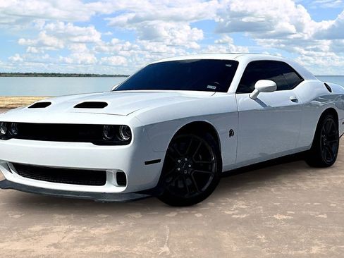 Used 2022 Dodge Challenger SRT Hellcat w/ Plus Package RWD image 1