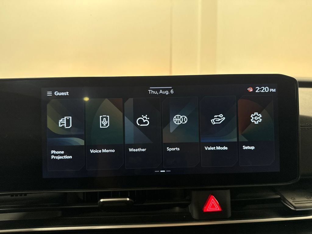 Used 2025 Kia Carnival FWD image 31