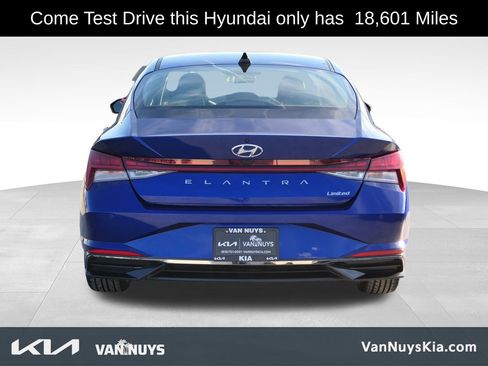 Used 2022 Hyundai Elantra Limited w/ Preferred Accessory Package image 5