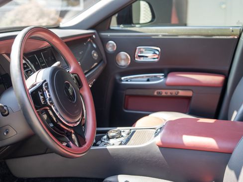 Certified 2018 Rolls-Royce Ghost RWD image 15