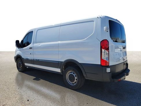 Used 2018 Ford Transit 250 130 Low Roof RWD image 3